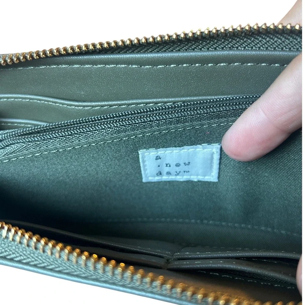 A New Day Women's Zip Around‎ Wristlet Wallet Green Organizer Clutch